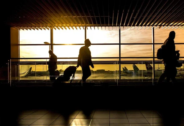 ¿Es posible salir del aeropuerto durante una escala larga? Lo que hay que saber