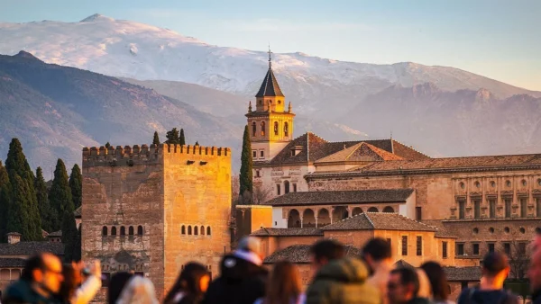 Los mejores alojamientos BARATOS para jóvenes en Granada