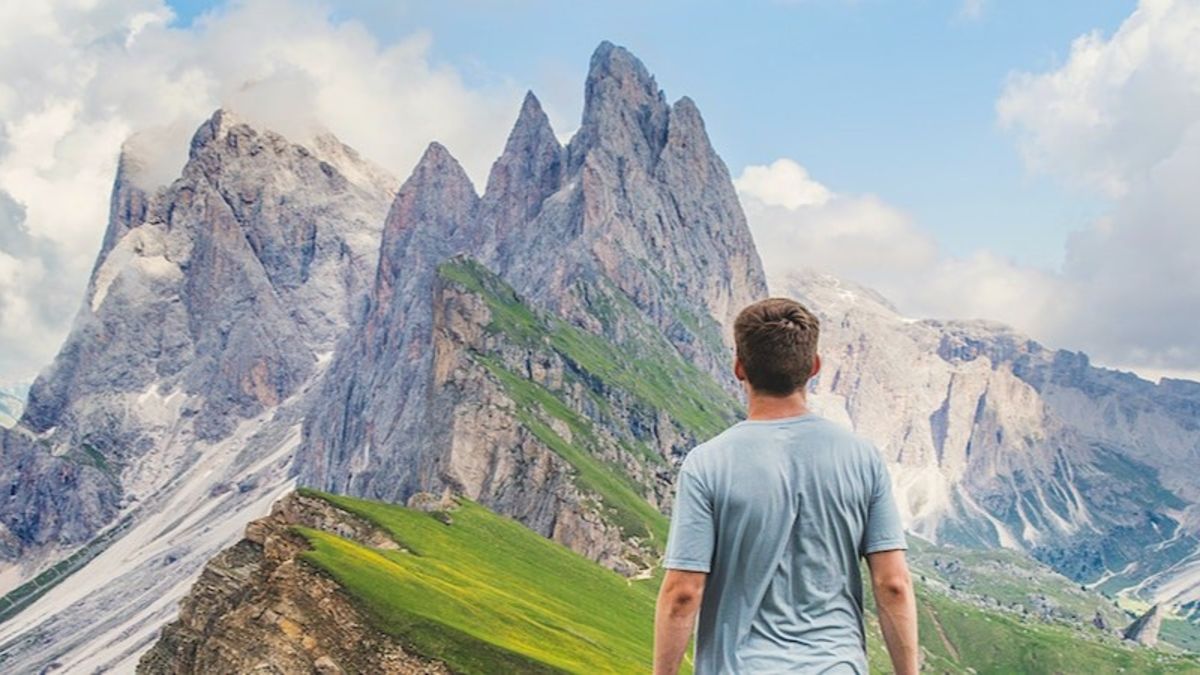 15 tips for traveling alone
