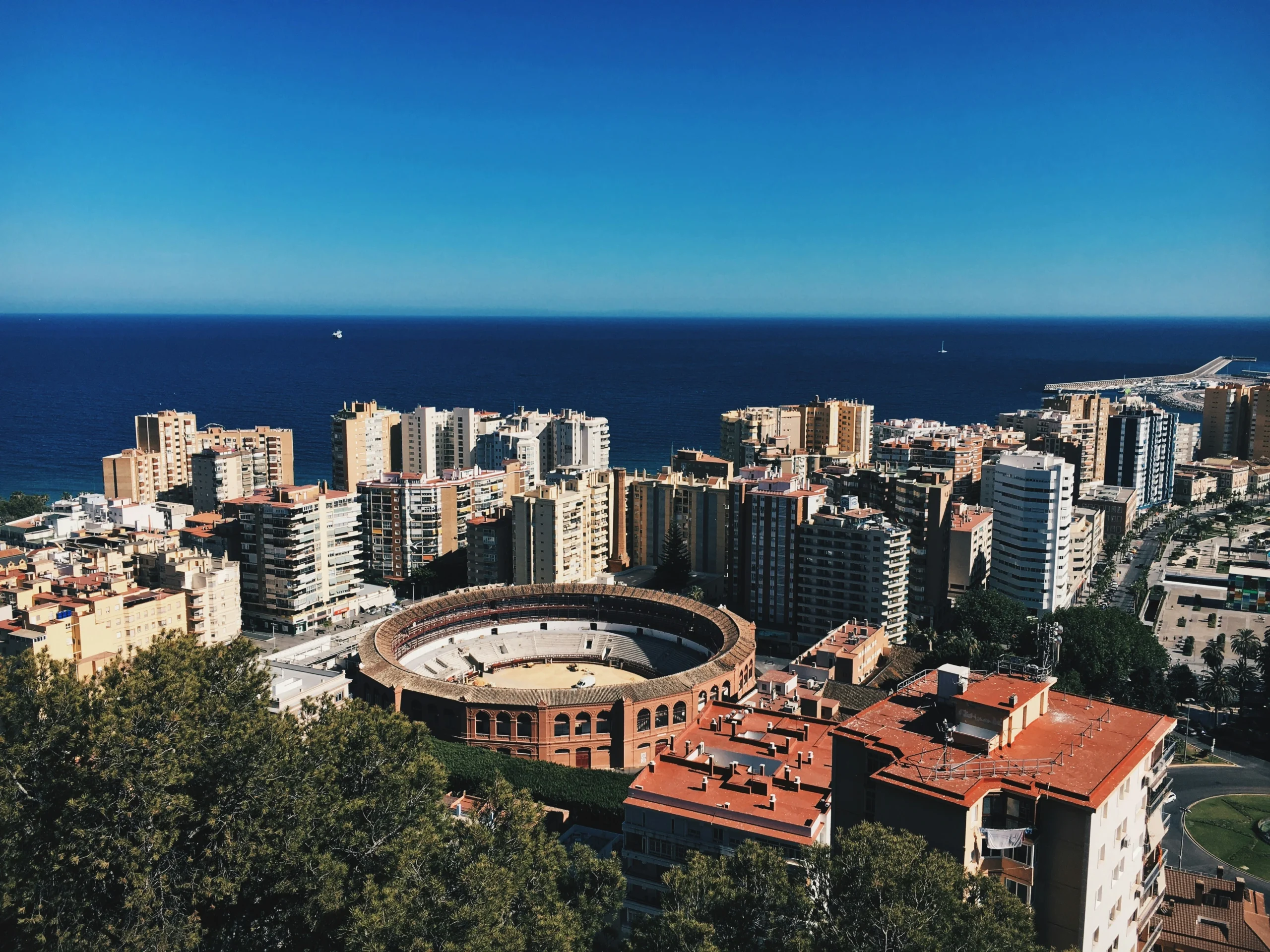 Cruceros desde Málaga: Tu guía definitiva para zarpar este 2025